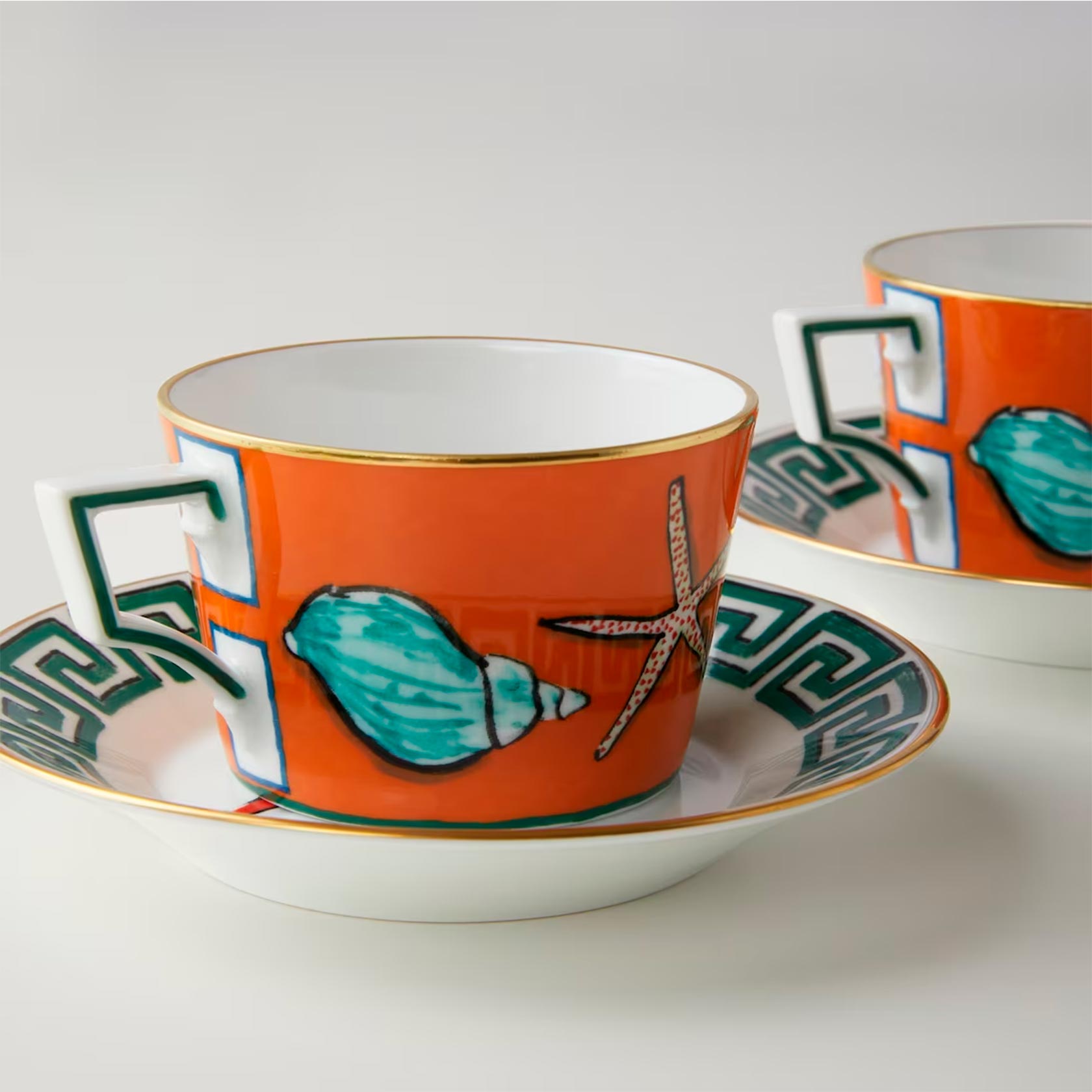 Set of 2 tea cups & saucers