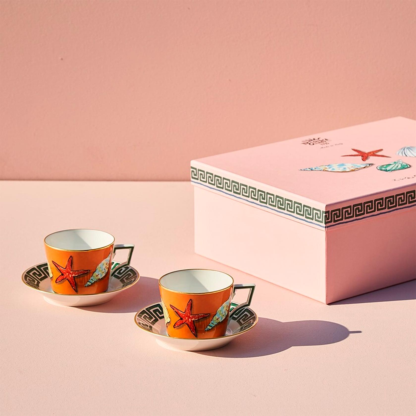 Set of 2 tea cups & saucers