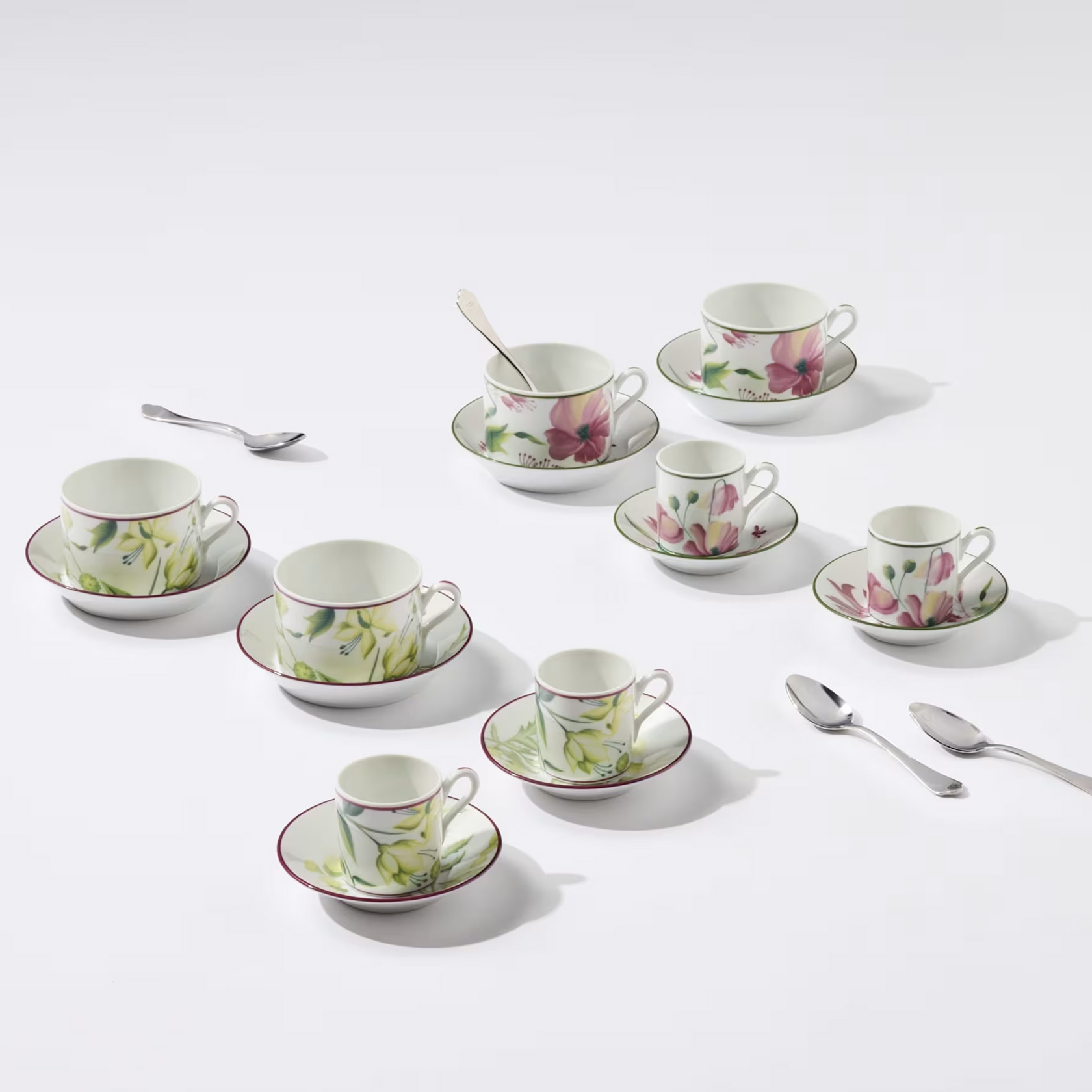 Set of 2 tea cups & saucers