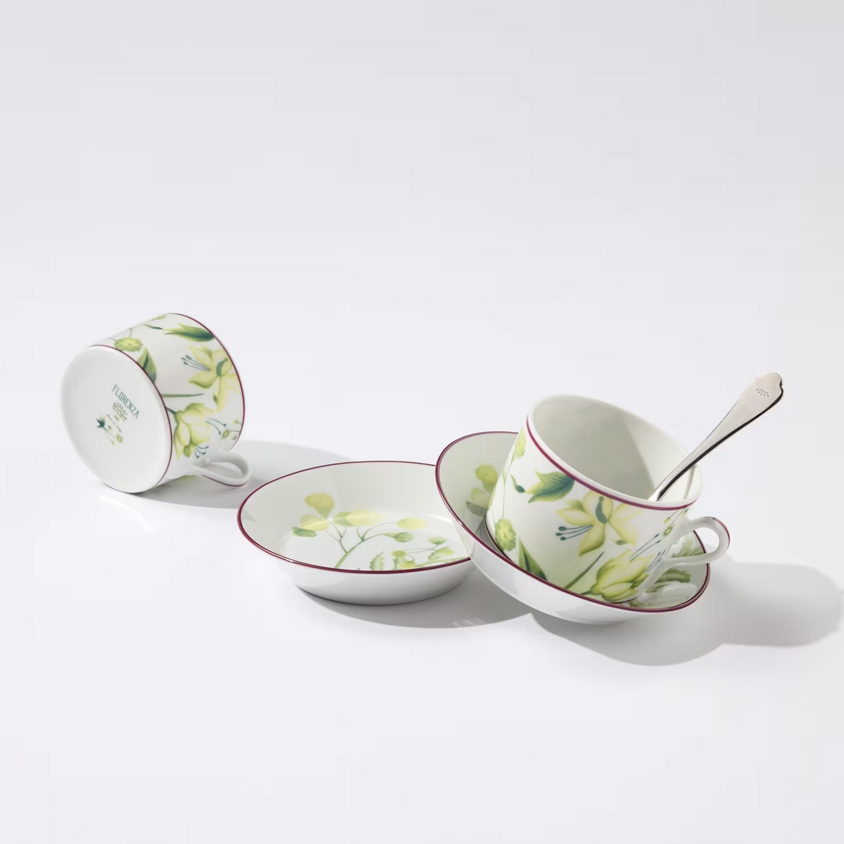 Set of 2 tea cups & saucers