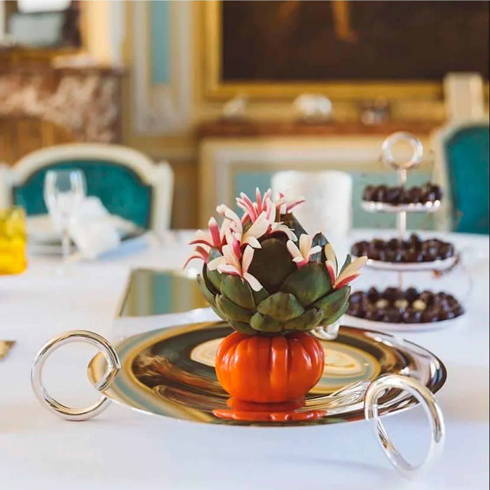 Centerpiece dish