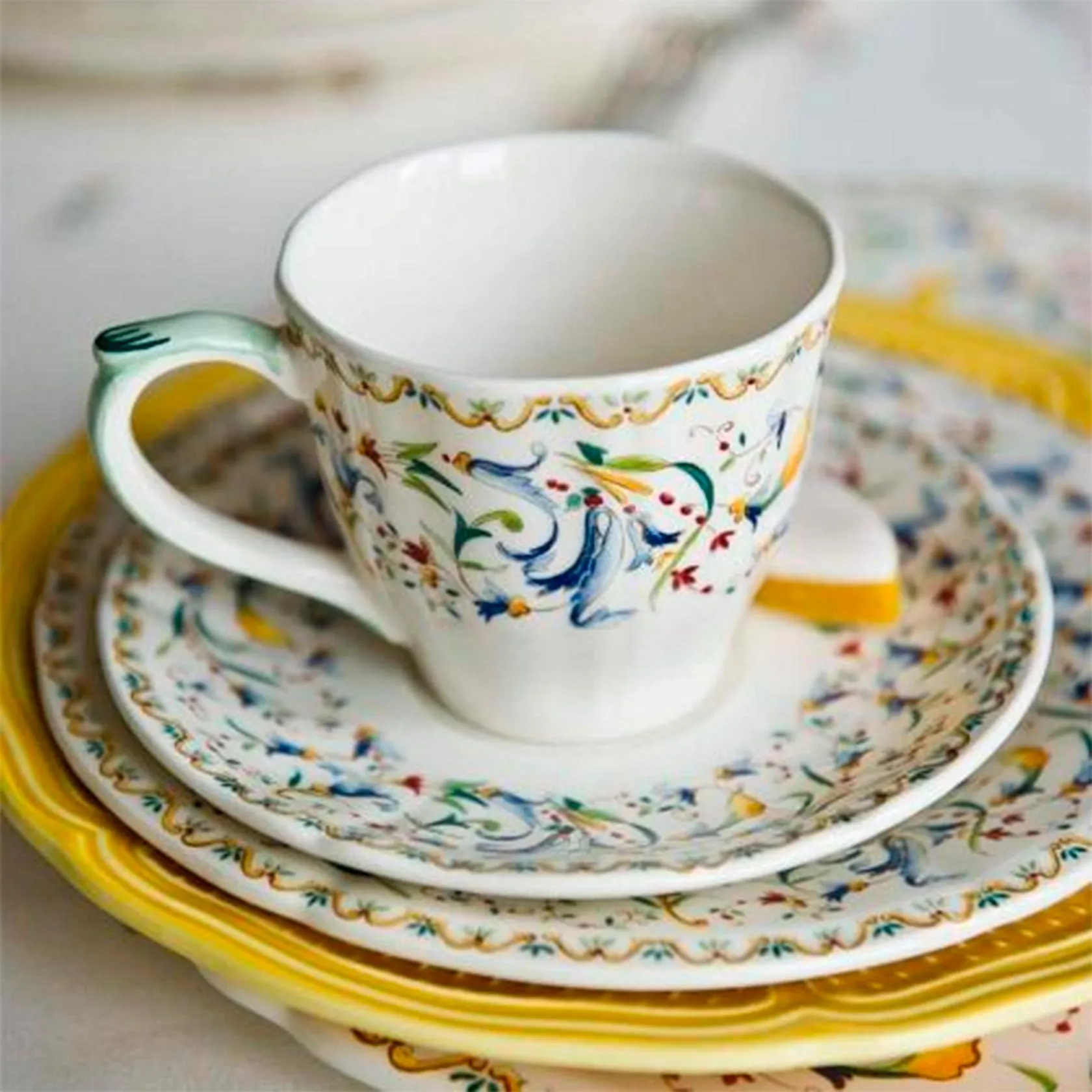 Set of 2 tea cups & saucers