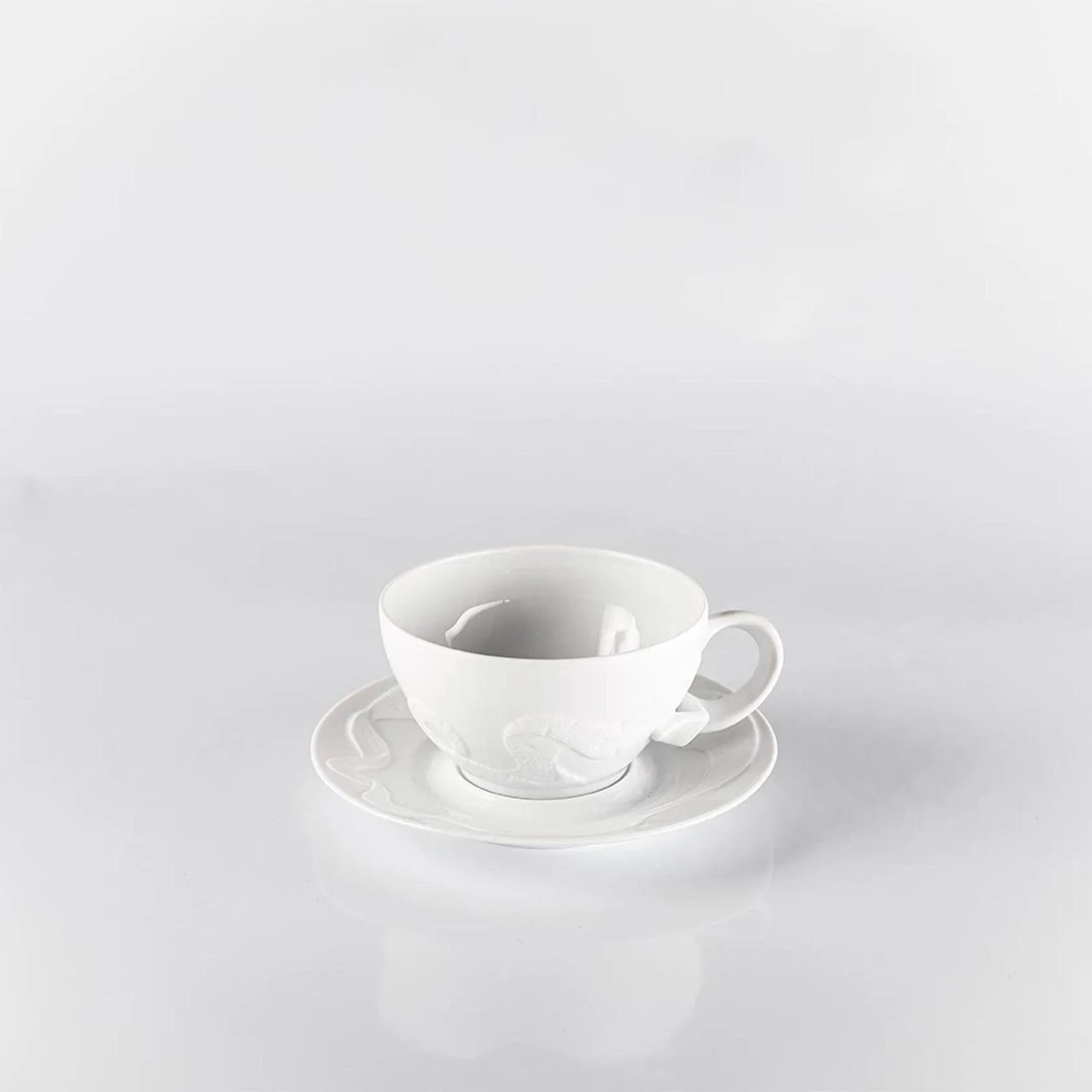 Set of 2 tea cups and saucers