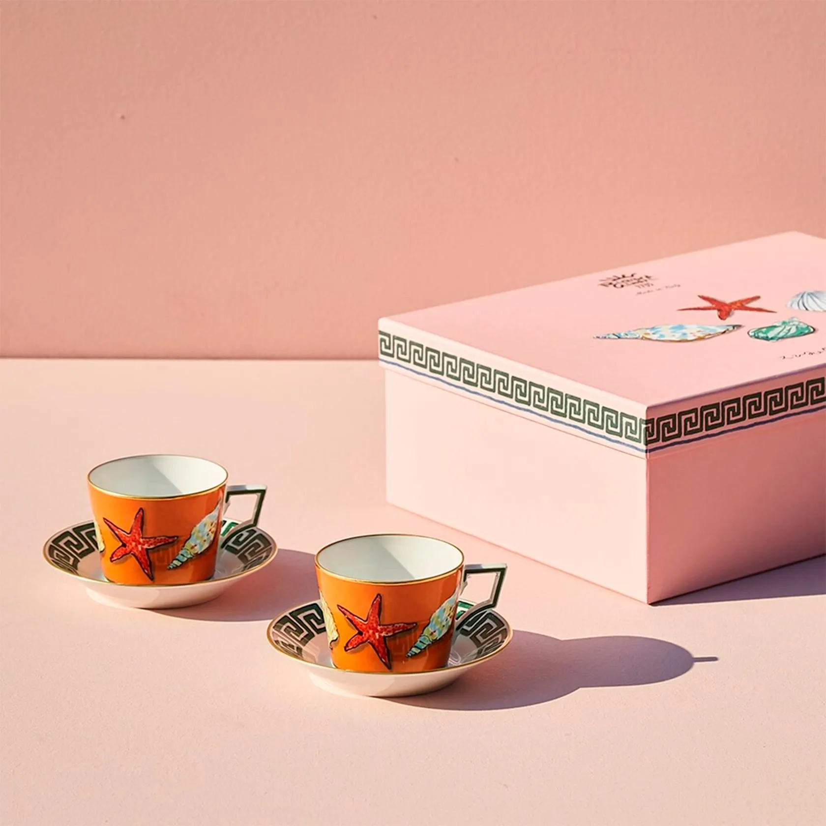 Set of 2 tea cups & saucers