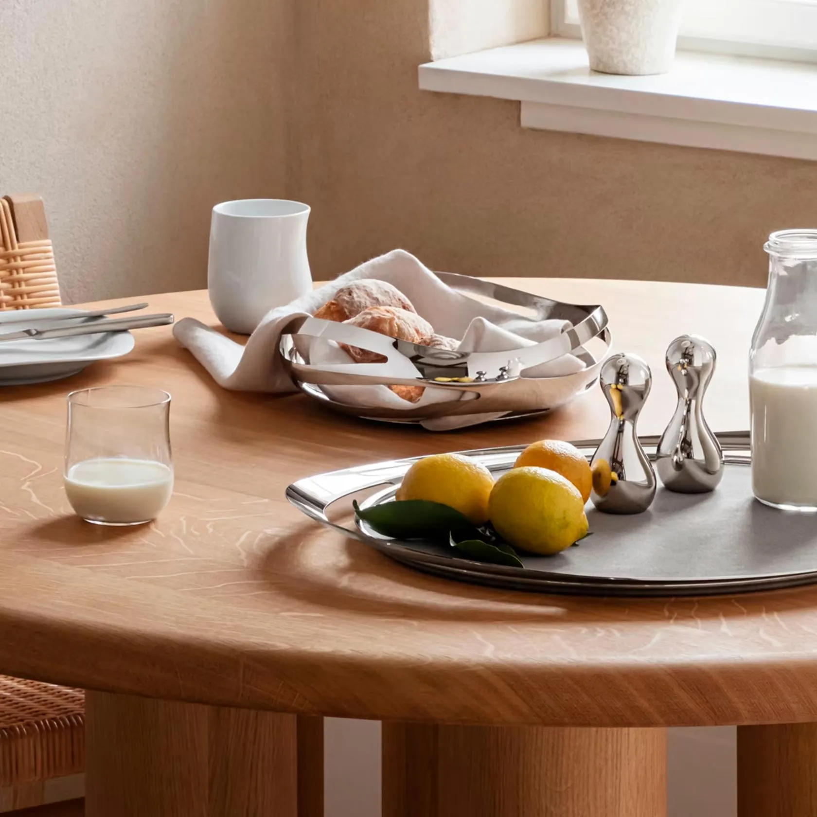 Salt & pepper shaker set