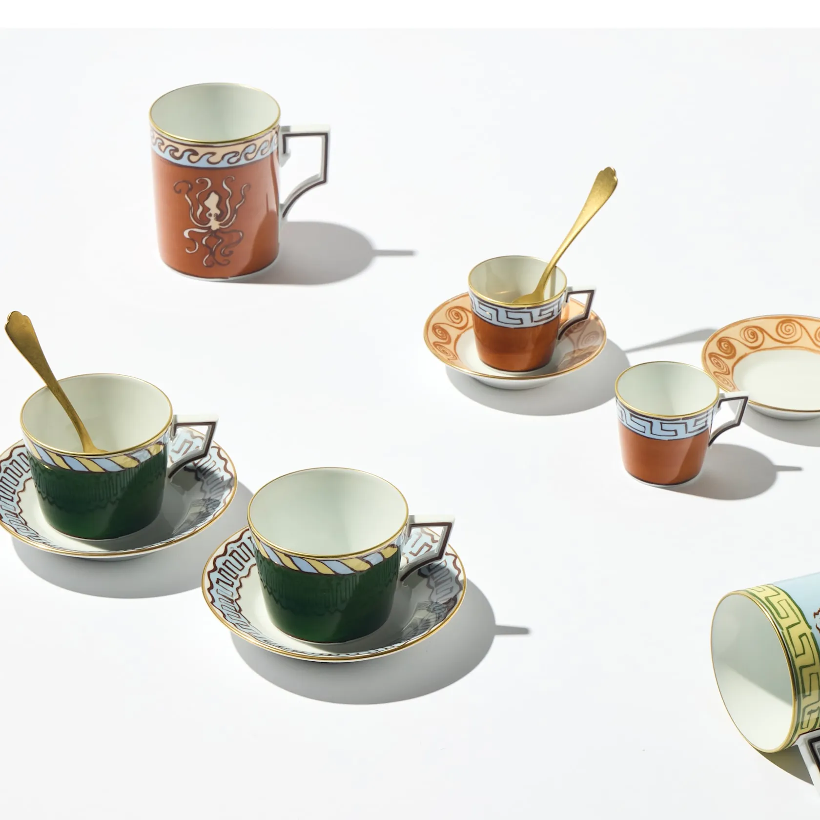 Set of 2 tea cups & saucers