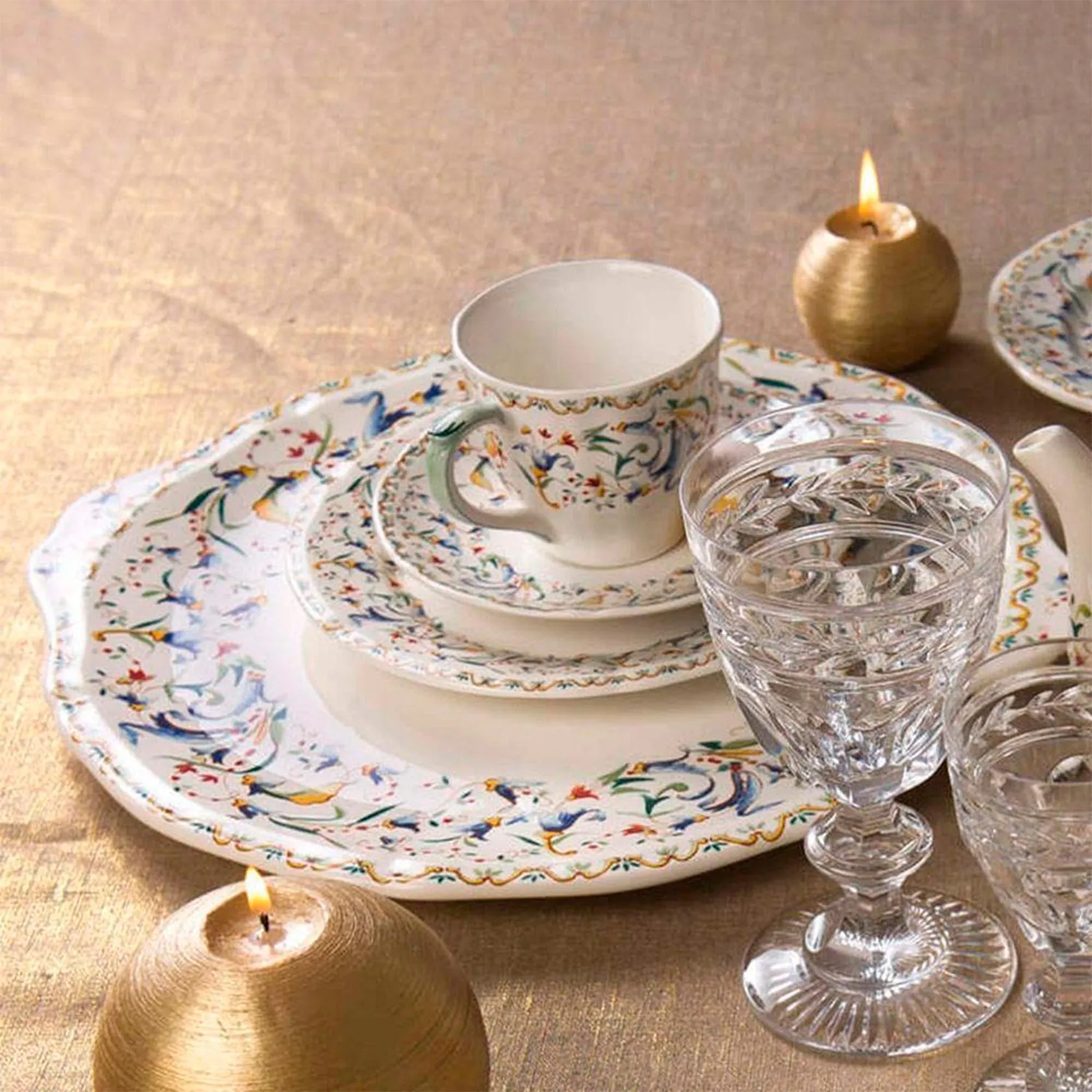 Set of 2 tea cups & saucers