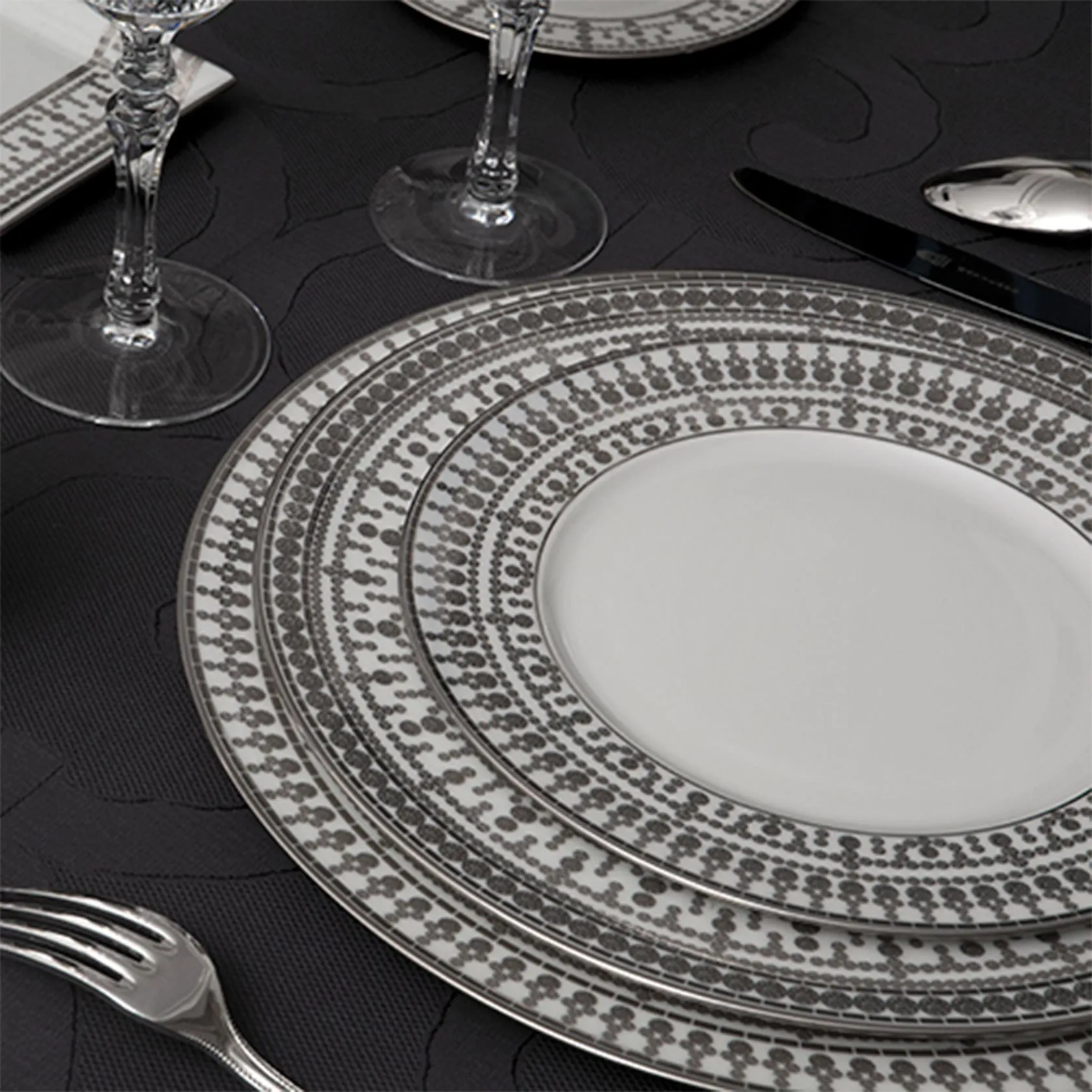 Set of 6 dessert plates