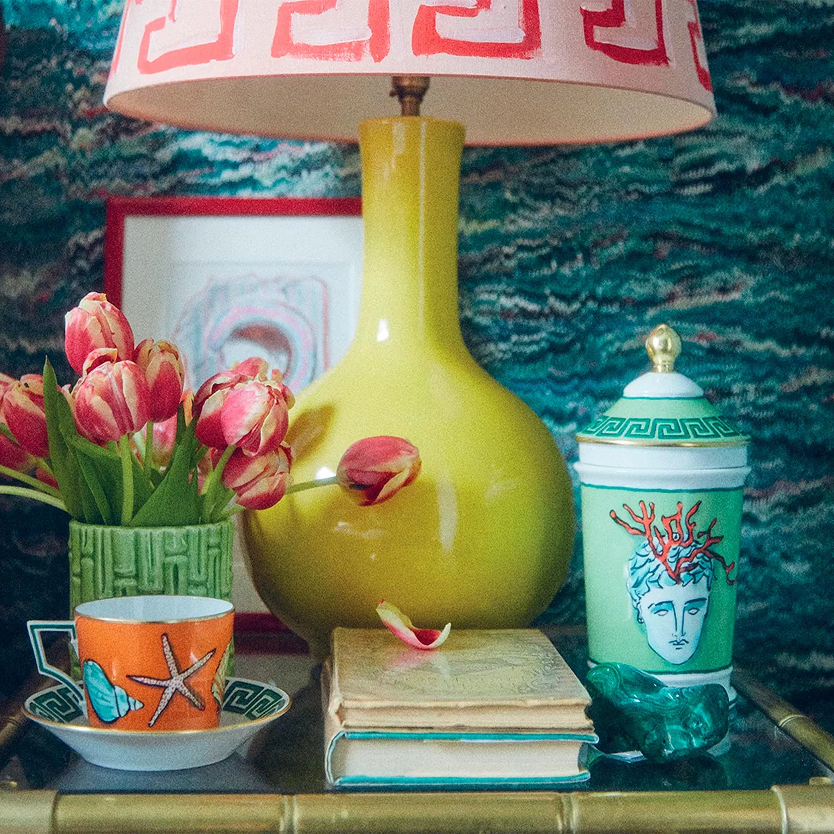 Set of 2 tea cups & saucers