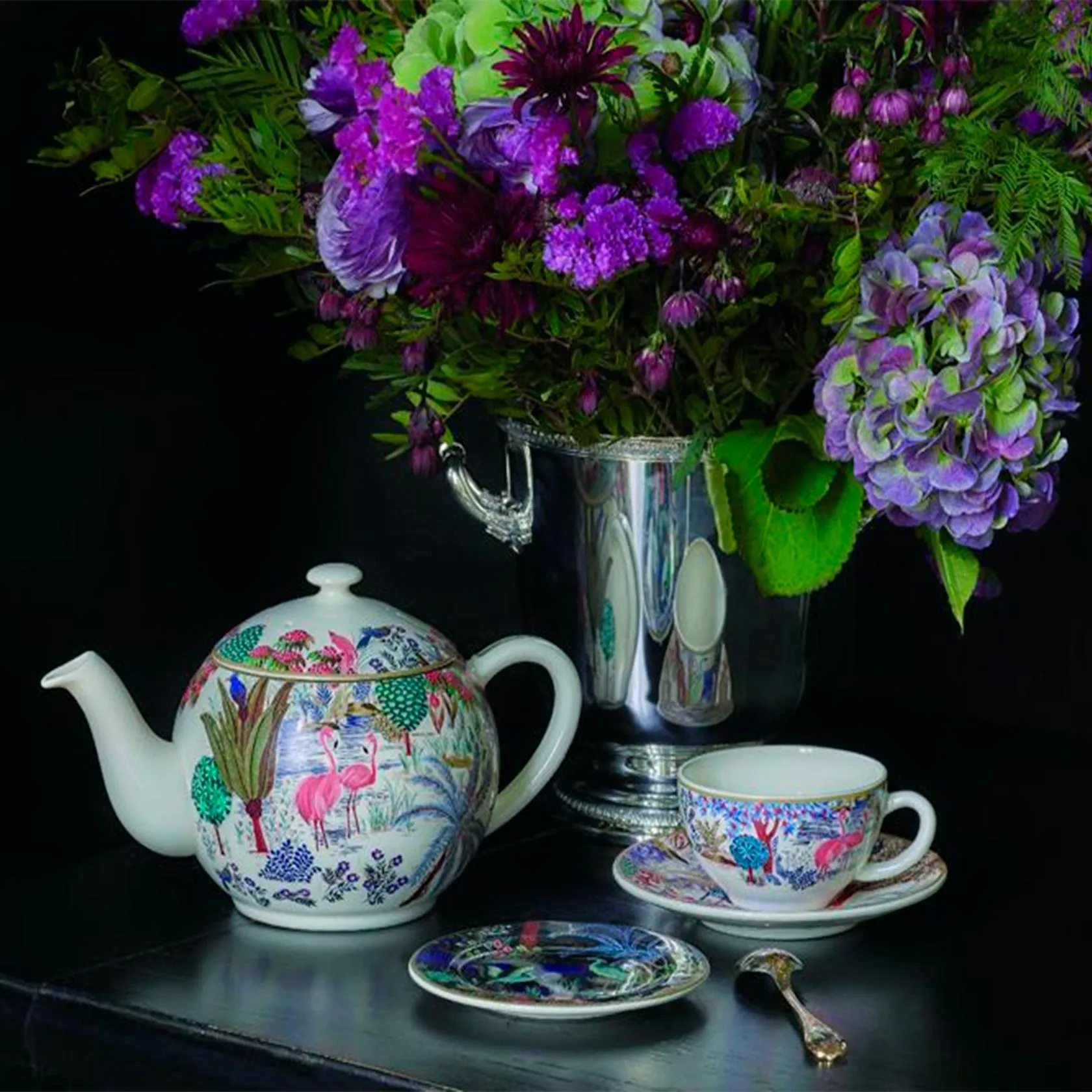 Set of 2 tea cups & saucers