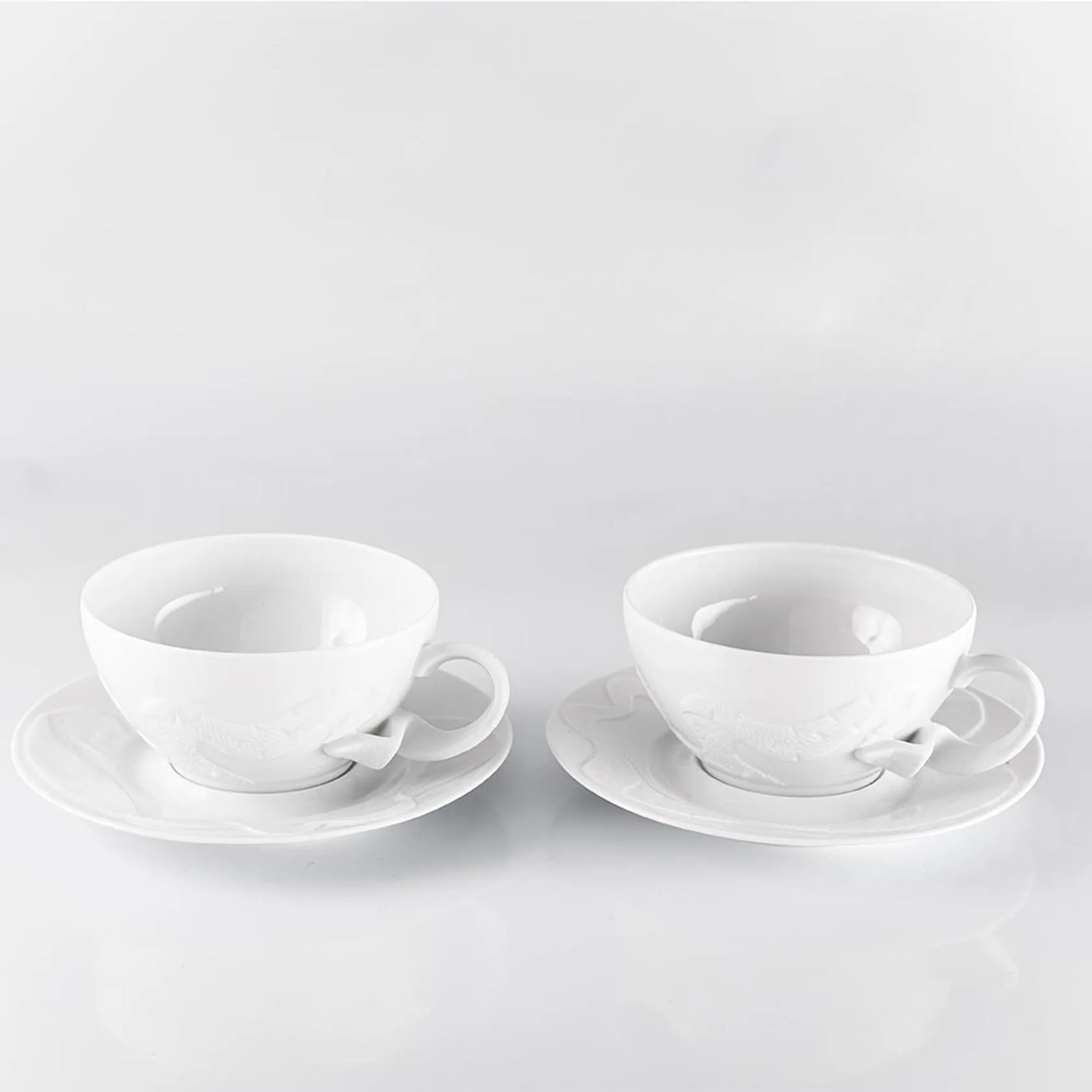 Set of 2 tea cups and saucers