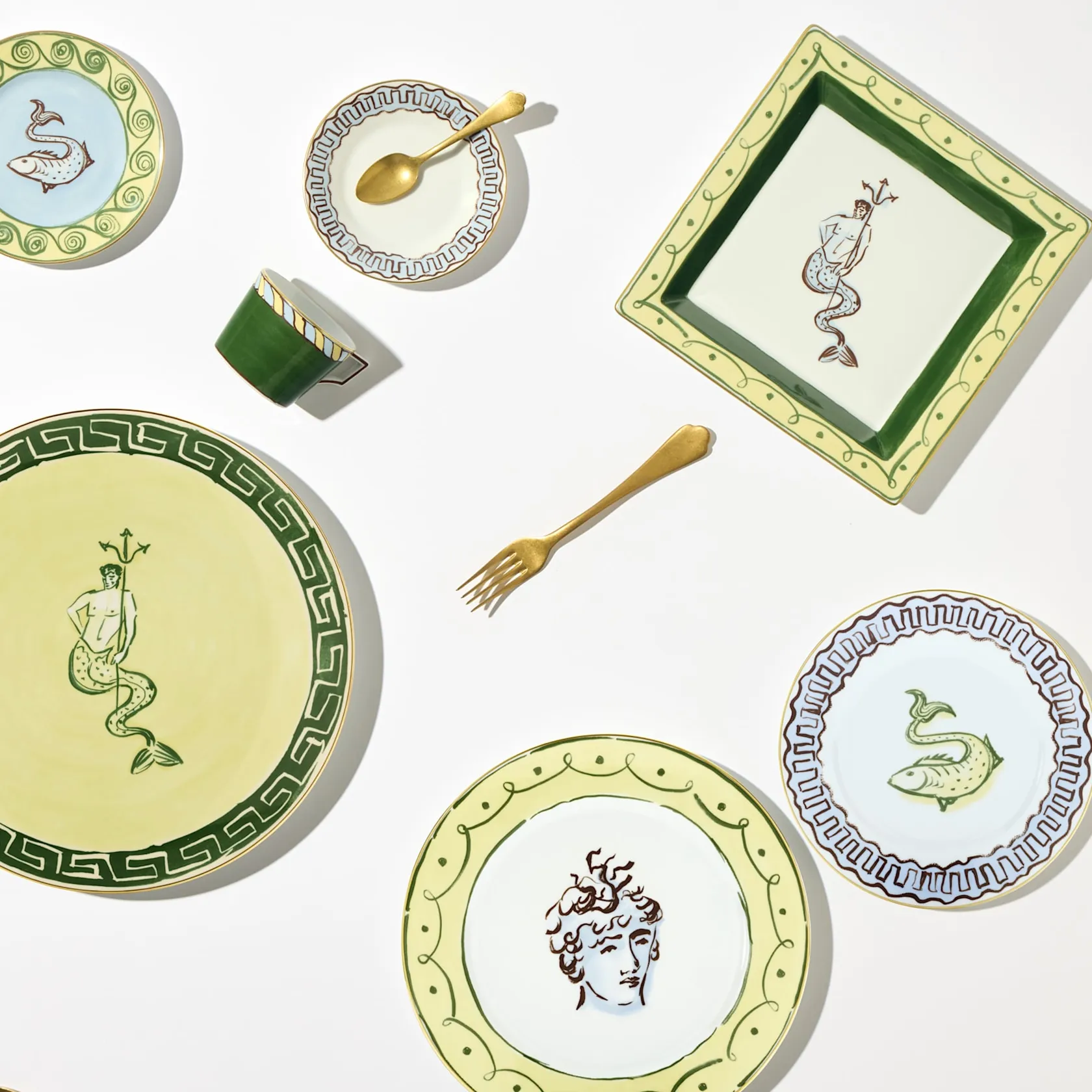 Set of 2 tea cups & saucers