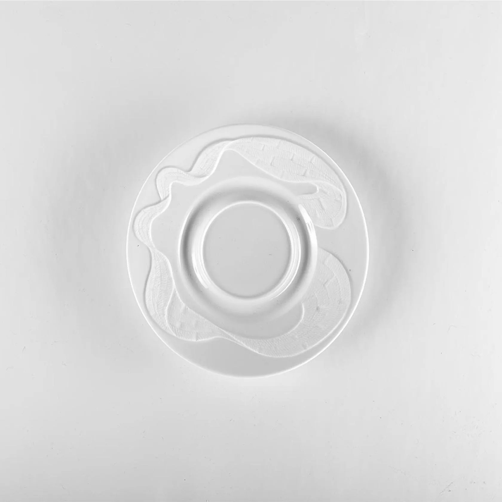 Set of 2 tea cups and saucers